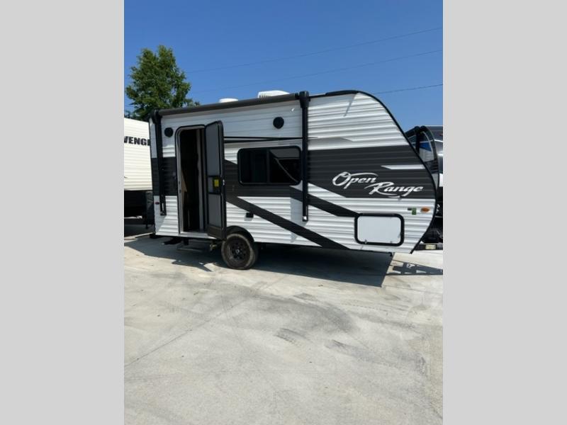 Explore Top Camper Dealers in St. Louis Travers Saint Louis RV