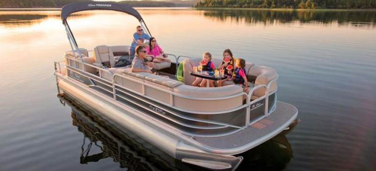 Boating in Hot Weather: How to Stay Safe and Make the Most of Your Day on the Water Boating in Hot Weather: How to Stay Safe and Make the Most of Your Day on the Water